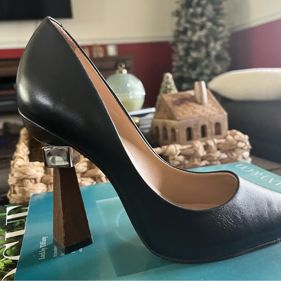 Saks Fifth Avenue Black Leather Pump - Picture 2 of 2